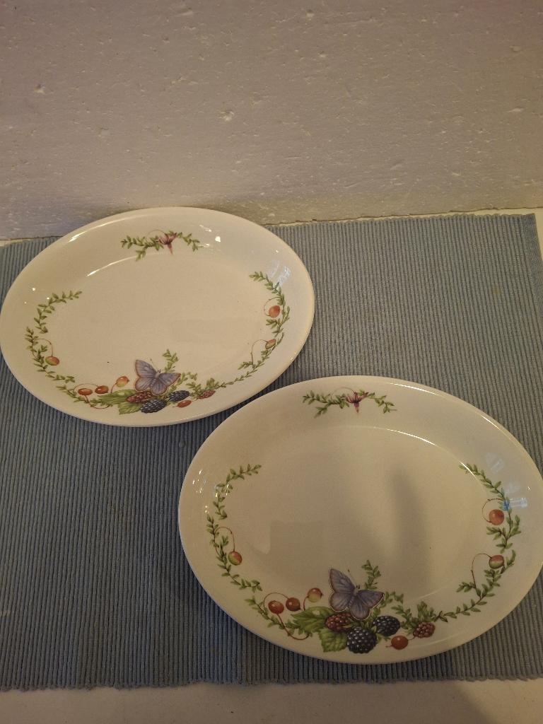 Marjolein Bastin  Bosvruchten - 2 ovale aardewerk schaaltjes, Ophalen of Verzenden