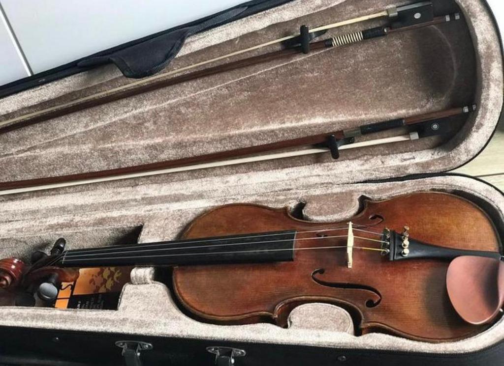 Mooie Duitse 4/4 viool met 2 strijkstokken, Muziek en Instrumenten, Strijkinstrumenten | Violen en Altviolen, Ophalen of Verzenden