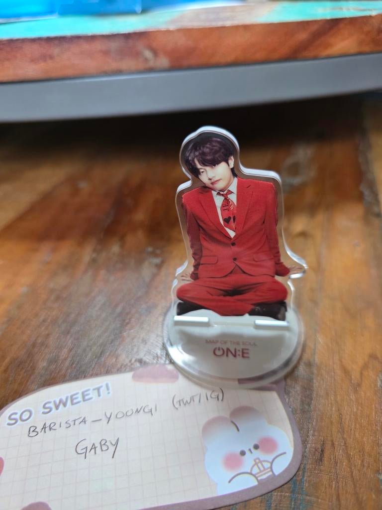 BTS V [Taehyung] MOTS One acrylic standee!, Ophalen of Verzenden, Zo goed als nieuw, Pop, Beeldje of Miniatuur