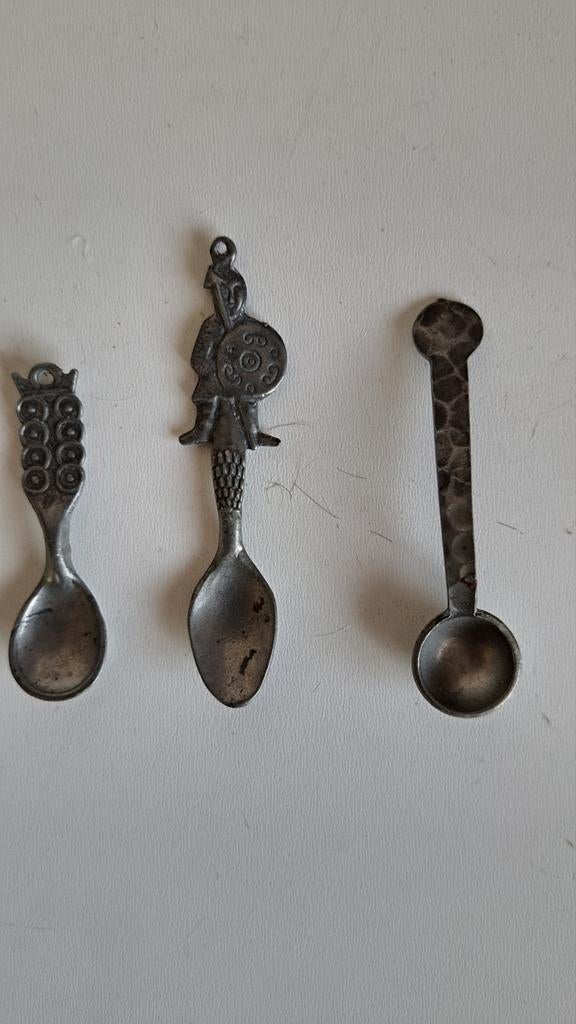Drie antieke tinnen lepeltjes. Ongeveer 7 cm., Antiek en Kunst, Ophalen of Verzenden