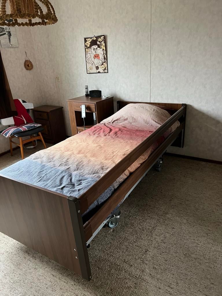 Hoog laag bed, Ophalen, Zo goed als nieuw