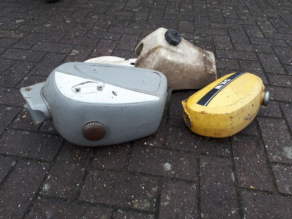 benzinebak tank bromfiets, Ophalen of Verzenden, Gebruikt, Tank