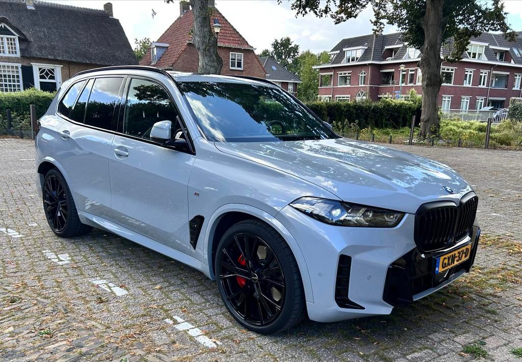 BMW X5 Xdrive50e 490 PK H&K PANO HEAD-UP 22” Aut 2023 BTW, Bedrijf, Vierwielaandrijving, Hybride Elektrisch/Benzine, Dealer onderhouden