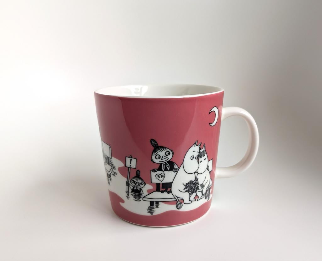 Moomin Muumi Iittala Arabia mok Roosa, Verzamelen, Porselein, Kristal en Bestek, Gebruikt, Kop en/of schotel, Porselein, Ophalen of Verzenden