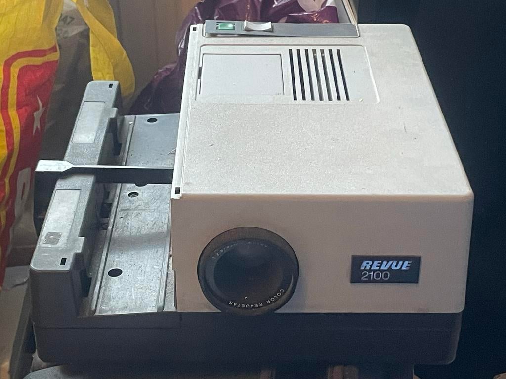 Revue 2100 Diaprojector - Klassieker voor dia liefhebbers, Ophalen of Verzenden, Gebruikt