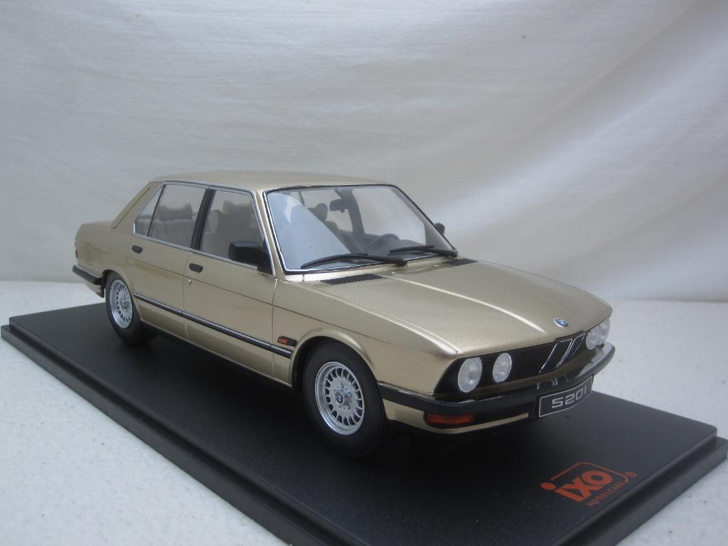 BMW e28 520i goud metallic 1987 1:18 ixo, Ophalen of Verzenden, Nieuw, Auto, Overige merken
