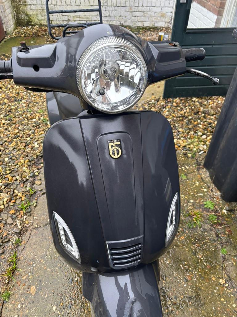 BTC scooter - schade voorwiel, Fietsen en Brommers, Brommers | Schadebrommers, Ophalen, Overige merken