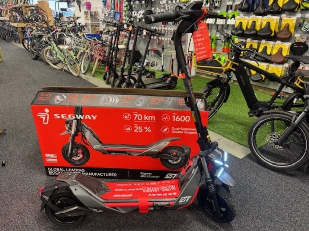 Segway Ninebot Kickscooter ZT3 PRO e step uit voorraad €599