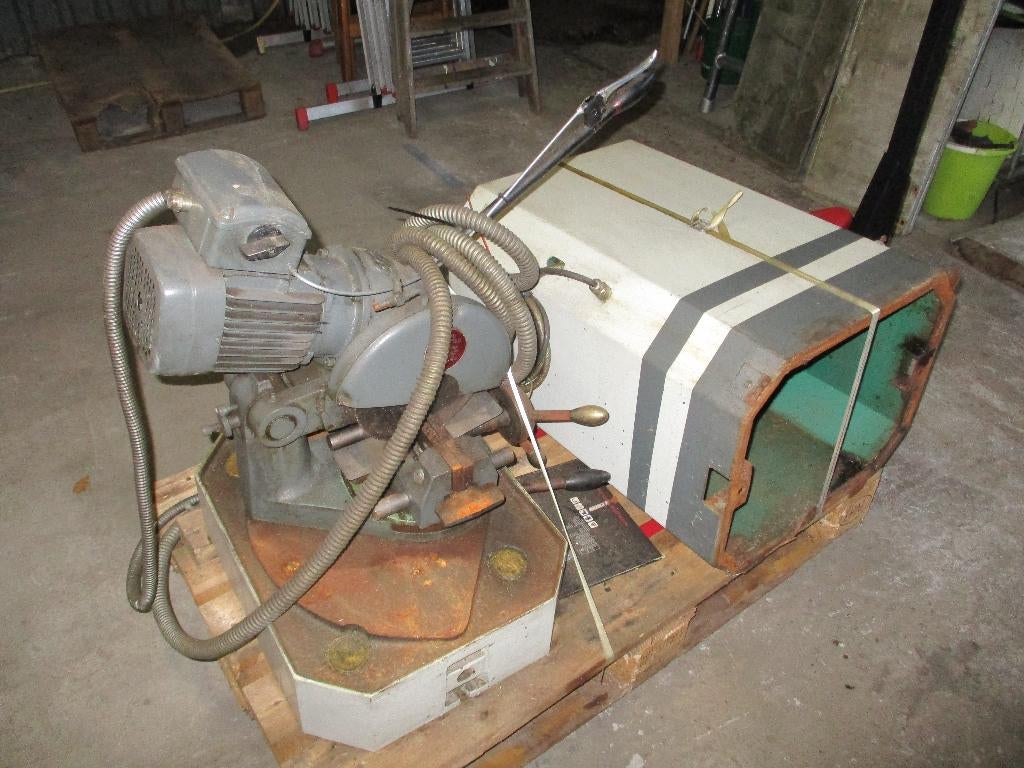 ZAAGMACHINE METAAL 380 V.  BEWO, Doe-het-zelf en Verbouw, Gereedschap | Zaagmachines, Ophalen, Gebruikt, 70 mm of meer, Afkortzaag