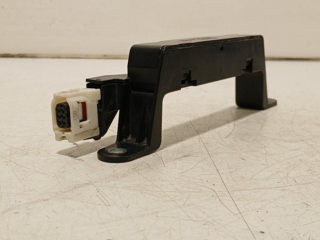 Antenne Toyota Prius, Ophalen of Verzenden, Van der Ven Autorecycling B.V., Onderdelen@venauto.nl, Ettenseweg 76, 4706 PB Roosendaal, The Netherlands