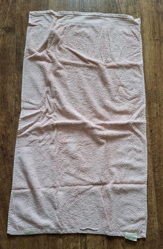 2 roze handdoeken van walra 60cm bij 110cm., Ophalen of Verzenden, Zo goed als nieuw, Roze, Handdoek