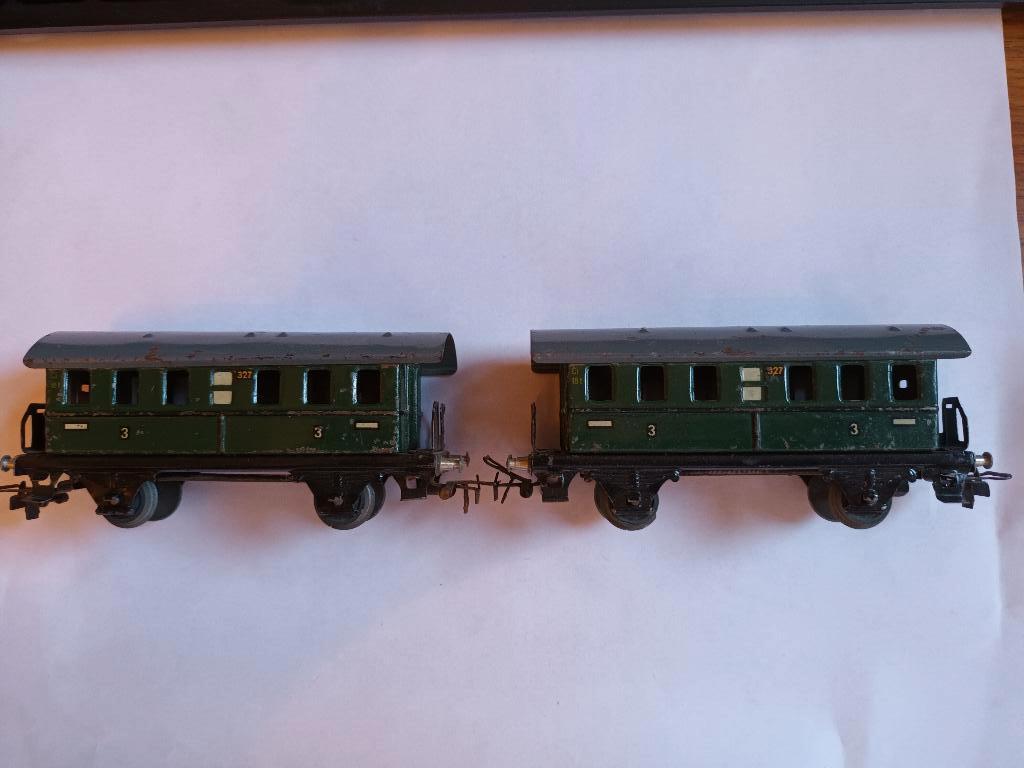 2 Marklin 327 oude metalen personenwagen, Hobby en Vrije tijd, Modeltreinen | H0, Gebruikt, Wagon, Wisselstroom, Märklin, Ophalen of Verzenden