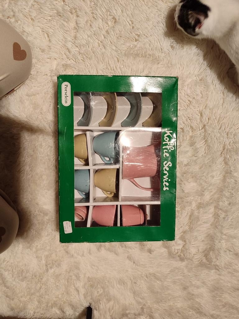 Pastel koffieset van porselein – decoratief & mix & match, Ophalen of Verzenden, Zo goed als nieuw, Effen, Kop(pen) en/of Schotel(s)