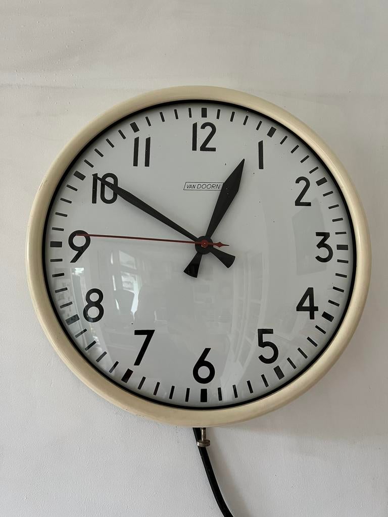 Van Doorn Schoolklok Stationsklok Fabrieksklok Klok Station, Huis en Inrichting, Woonaccessoires | Klokken, Gebruikt, Wandklok