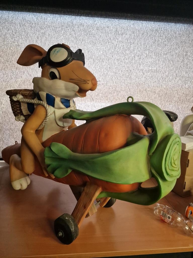 Grote Decoratieve Paashaas op Vliegende Wortel - 120cm, Antiek en Kunst, Kunst | Beelden en Houtsnijwerken, Ophalen