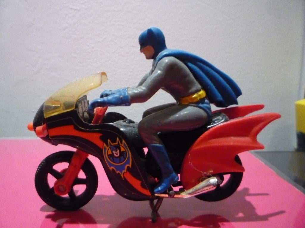 Corgi toys 268 - Batbike Batman+rockets 1979, Ophalen of Verzenden, Zo goed als nieuw, Film, Actiefiguur of Pop