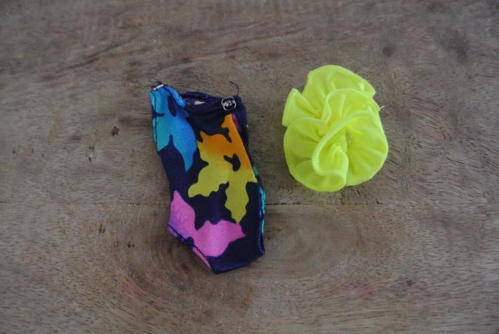 Barbie Kleertjes  Tropical1985 / nr. 419, Verzamelen, Poppen, Ophalen of Verzenden, Zo goed als nieuw, Kleertjes