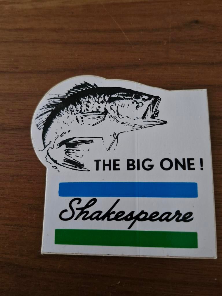 4942 Shakespeare Vis Sticker - The Big One!, Ophalen of Verzenden, Gebruikt, Overige typen