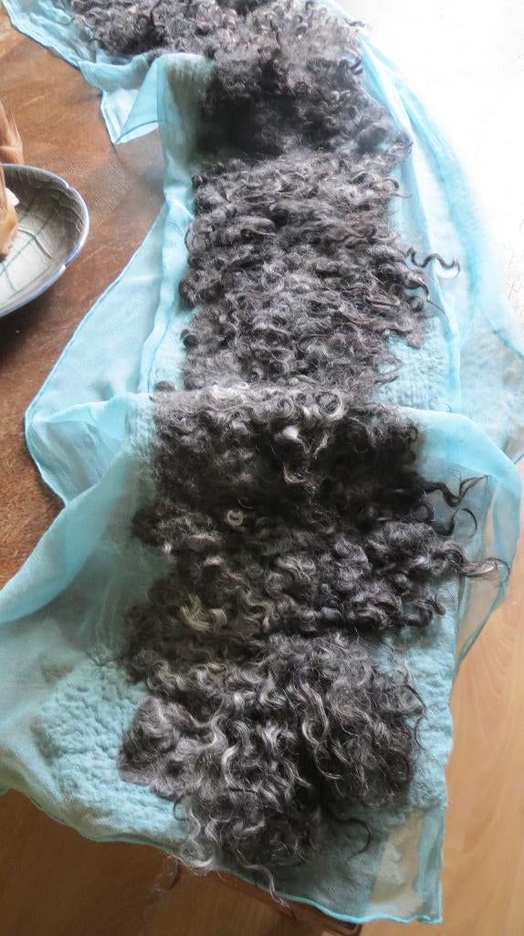 Sjaal, gevilte Gotland wol, Blauwe Texelaar rug 155x40cm, Verzenden, Nieuw, Gebruiksvoorwerp, Wolvilt