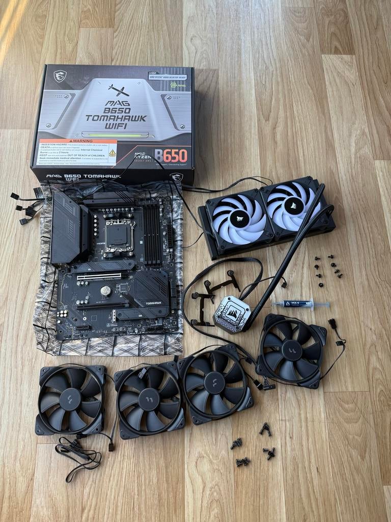 Motherboard, Water-Cooling-System, Fans x4 (thermal paste), Computers en Software, Moederborden, Zo goed als nieuw, AMD, DDR5