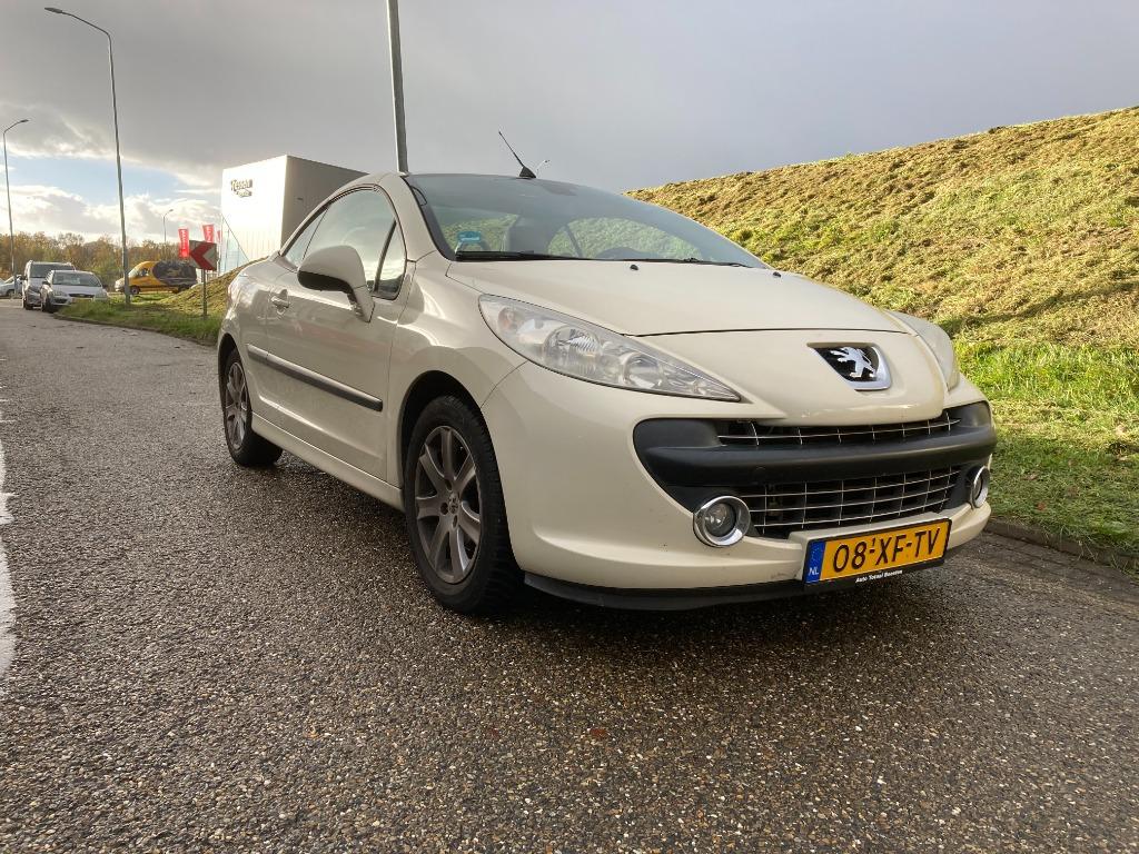 Peugeot 207 CC - 1.6 16V - 88KW - 2007 - Beige - Cabrio, Voorwielaandrijving, 65 €/maand, 15 km/l, 4 cilinders
