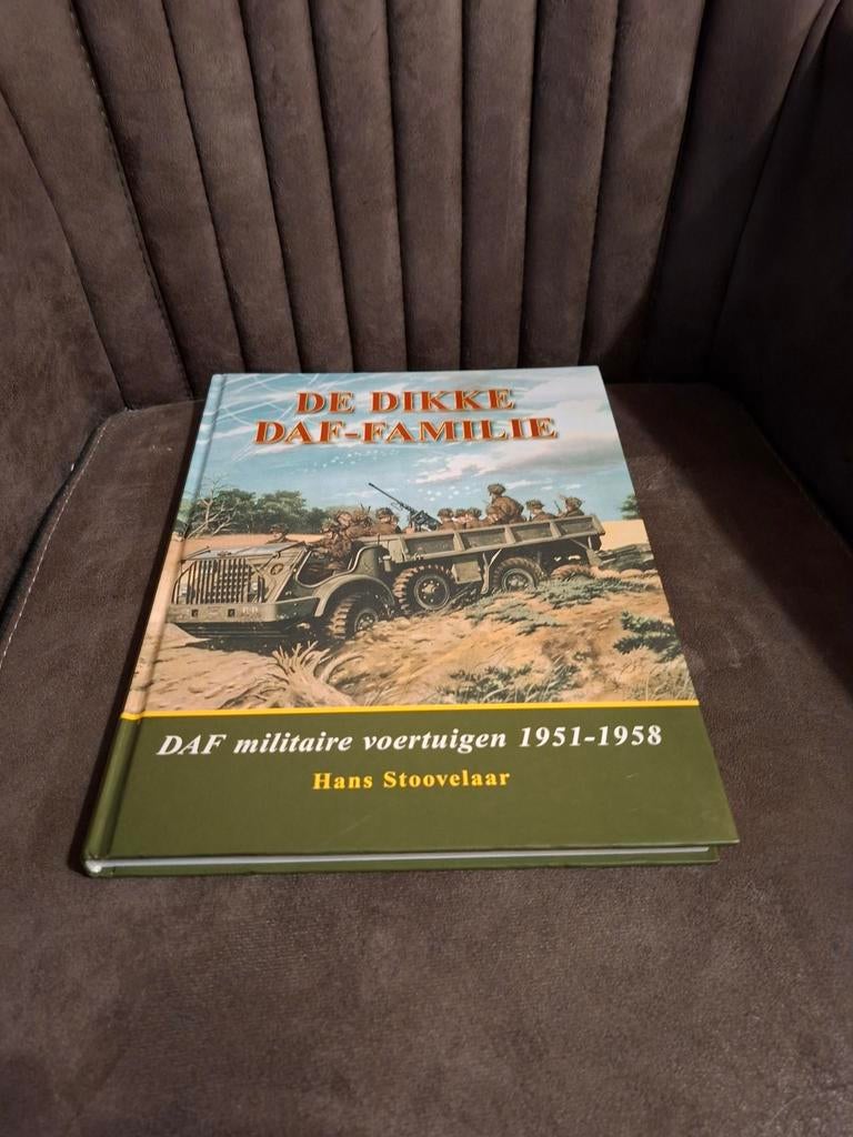 De Dikke DAF-Familie: Militaire Voertuigen 1951-1958, Ophalen of Verzenden, Zo goed als nieuw, Overige merken, Hans Stoovelaar