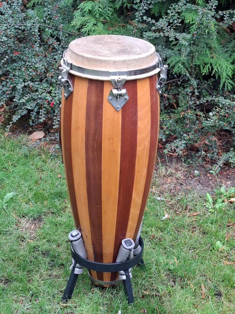 Conga met standaard, goede klank. I.g.st., Muziek en Instrumenten, Percussie, Ophalen, Gebruikt, Trommel