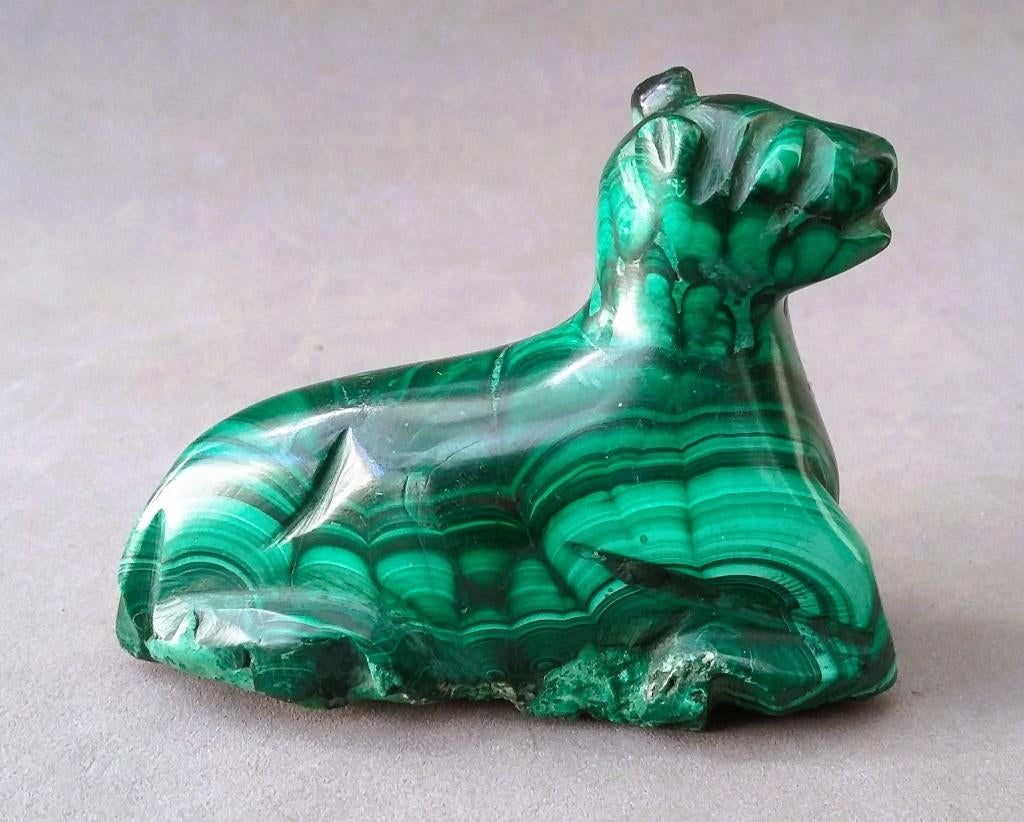 Gepolijste Malachiet Kopererts LIGGEND DIER Congo Afrika, Ophalen of Verzenden, Mineraal