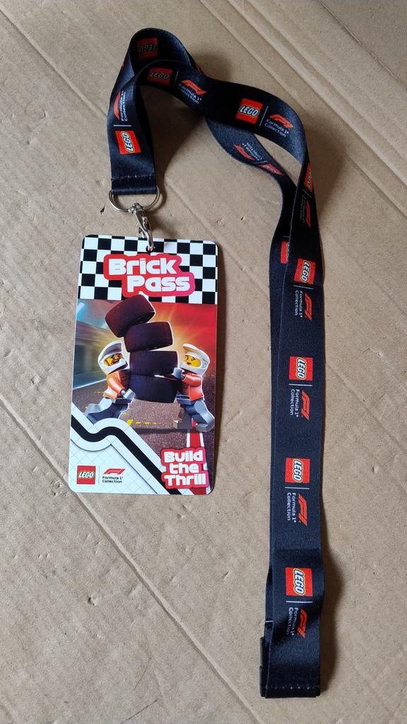 Lego Formule F1 Brick Pass met originele keychain, Ophalen of Verzenden, Zo goed als nieuw, Lego