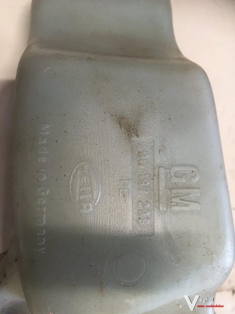 Opel Kadett E Cabrio 1990 GSI 2.0 8v Ruitensproeierreservoir, Auto-onderdelen, Gebruikt, -, -, Ophalen of Verzenden