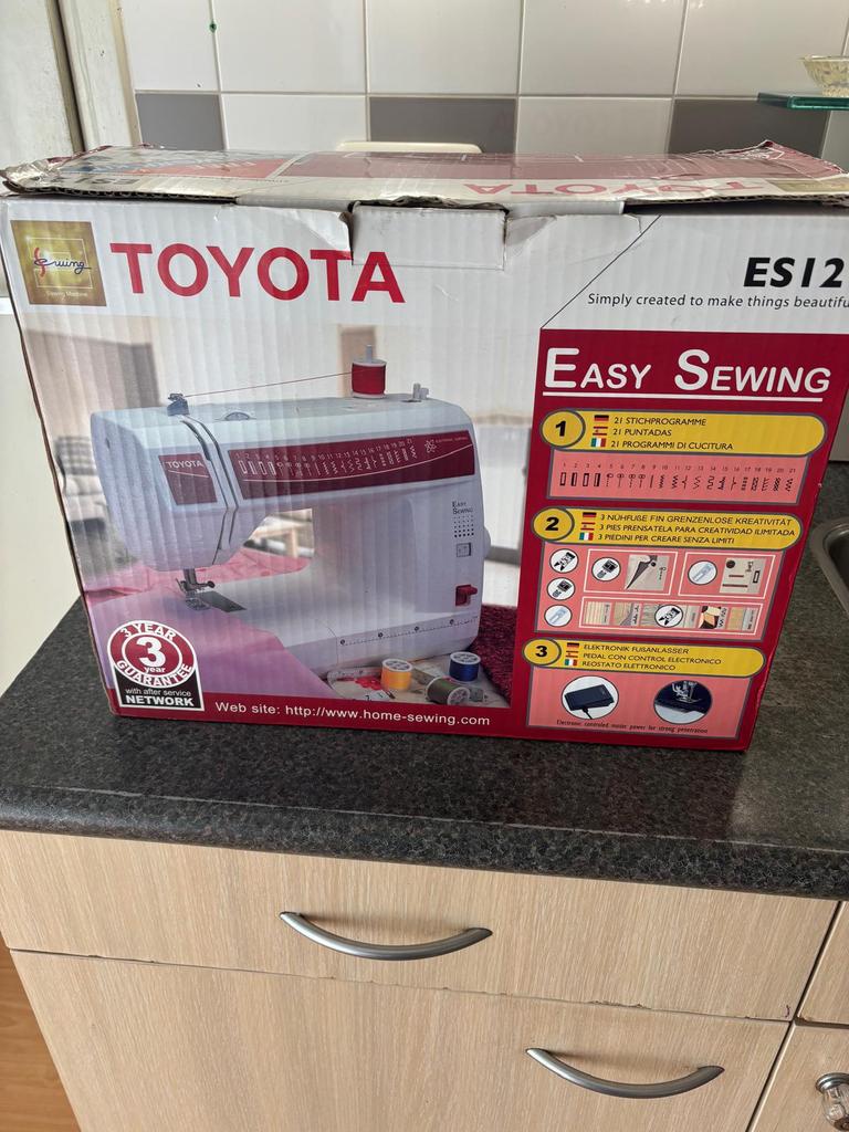 Naaimachine Toyota, Hobby en Vrije tijd, Naaimachines en Toebehoren, Ophalen of Verzenden, Zo goed als nieuw, Naaimachine, Overige merken