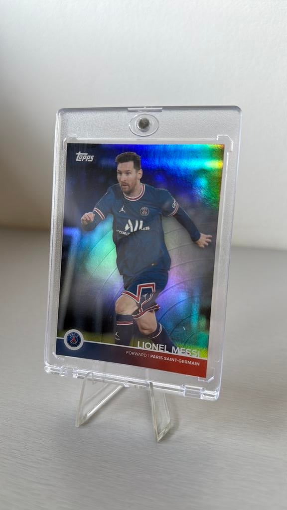 Topps Lionel Messi PSG Team Set Rainbow Foil /250, Verzamelen, Sportartikelen en Voetbal, Zo goed als nieuw, Spelerskaart, Buitenlandse clubs