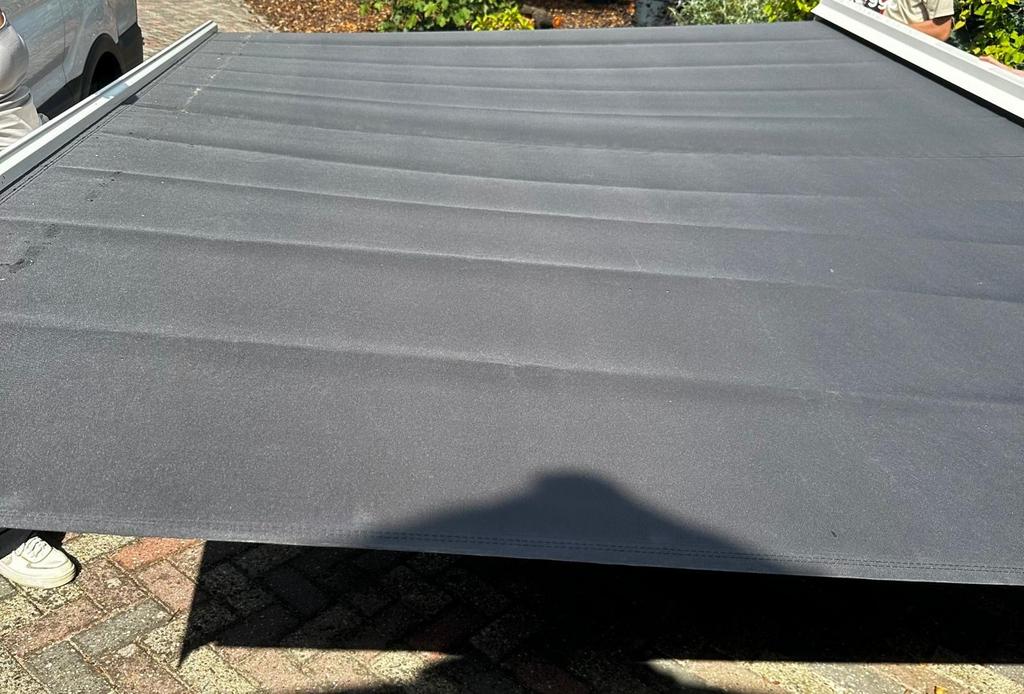 Zonnescherm met nieuw doek, handbediening, Tuin en Terras, Gebruikt, Ophalen of Verzenden, 250 cm tot 450 cm, Knikarmscherm