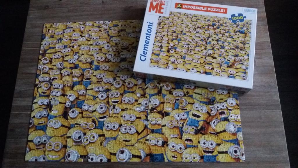 Impossible puzzle Minion's 1000 stukjes helaas zijn er 2 stu, Ophalen, 500 t/m 1500 stukjes, Zo goed als nieuw