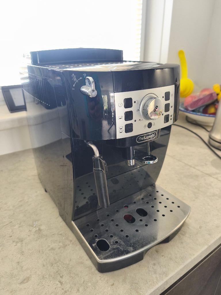 Delonghi Magnifica S, Witgoed en Apparatuur, Koffiezetapparaten, Ophalen, Afneembaar waterreservoir, Gebruikt, Gemalen koffie