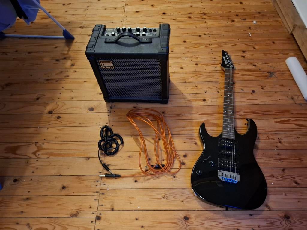 Ibanez GIO elektrische gitaar met Roland versterker, Gebruikt, Ibanez, Met versterker, Ophalen of Verzenden