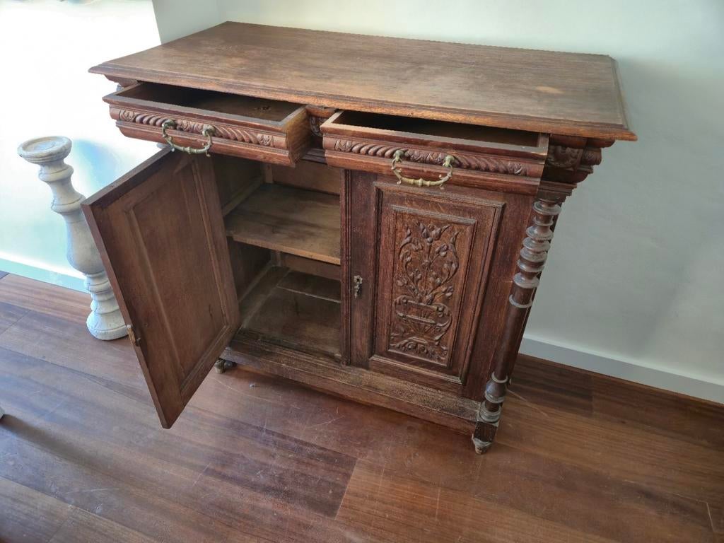 Antiek eiken dressoir met prachtig houtsnijwerk & ornamenten, Ophalen