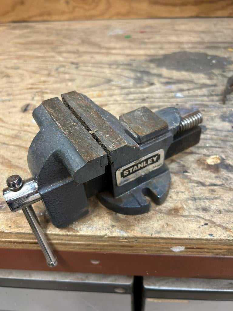 Bankschroef werkbank stanley, Doe-het-zelf en Verbouw, Ophalen, Zo goed als nieuw, Bankschroef