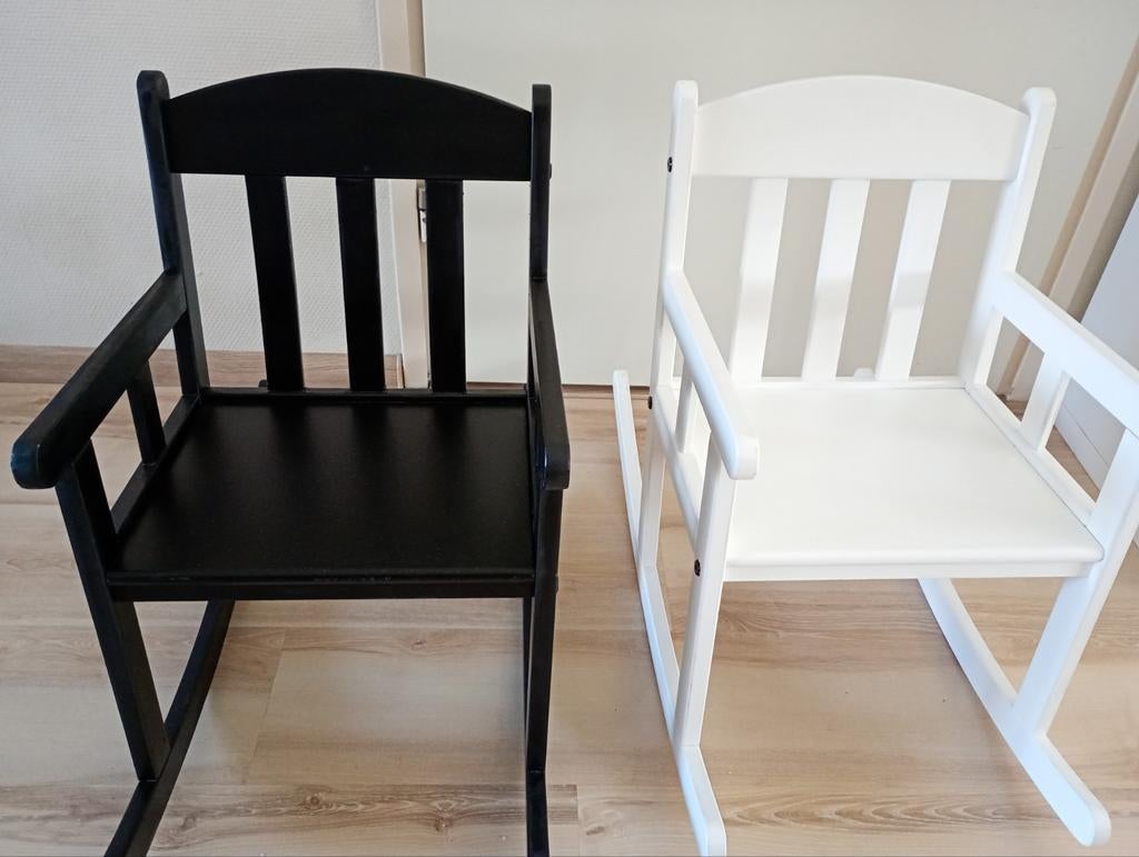 Bieden Twee opgeknapte IKEA kinder schommelstoelen, Ophalen, Twee, Zwart, Zo goed als nieuw