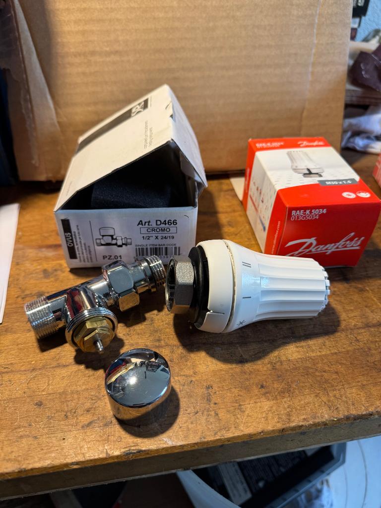 4 x Danfoss radiator thermostaat met knop, Ophalen of Verzenden, Nieuw