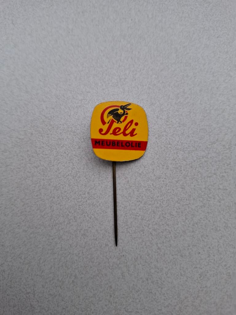 Vintage speldje pin prikker steekspeld Peli meubelolie, Verzamelen, Ophalen of Verzenden