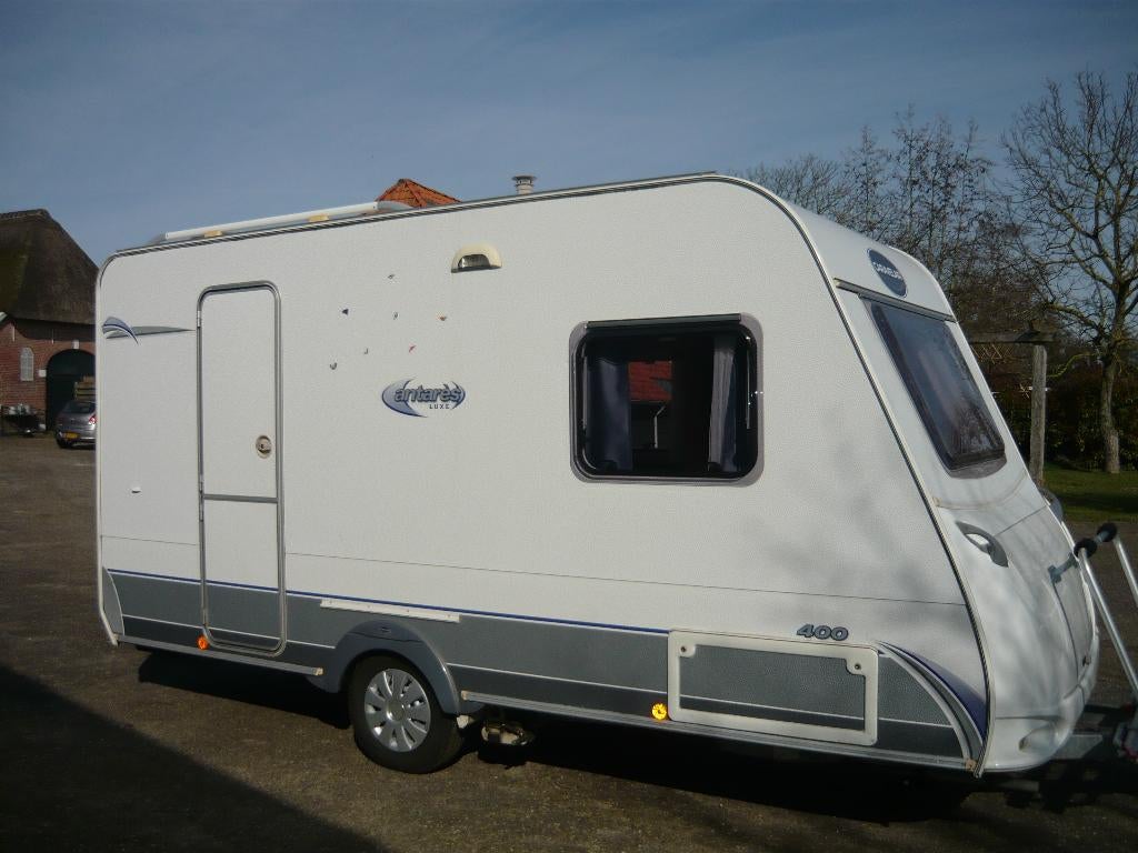 Te koop Caravelair 400 lichtgewicht, Schokbreker, 75 kg, Dwarsbed, Treinzit