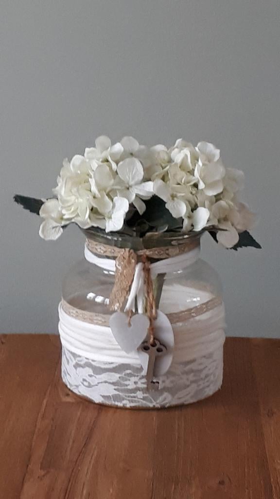 Vaas met witte hortensia, Huis en Inrichting, Woonaccessoires | Vazen, Ophalen, Gebruikt, Wit, Minder dan 50 cm
