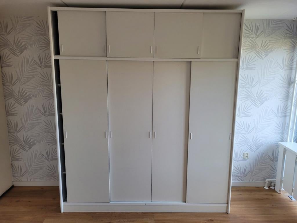 Grote kledingkast met schuifdeuren gratis af te halen, Huis en Inrichting, Kasten | Kledingkasten, Met deur(en), Gebruikt, 200 cm of meer