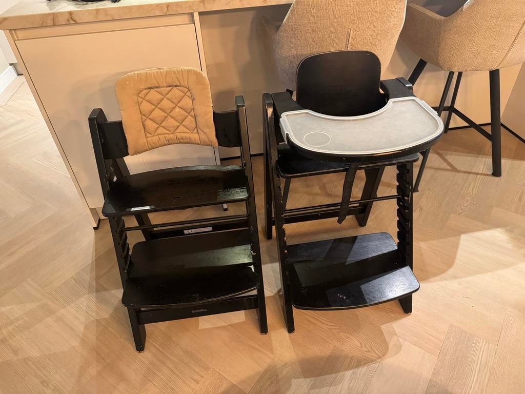 2x Kidsmill Kinderstoel (Meegroeistoel) - Zwart, Kinderen en Baby's, Kinderstoelen, Ophalen, Gebruikt, Meegroeistoel, Afneembaar eetblad