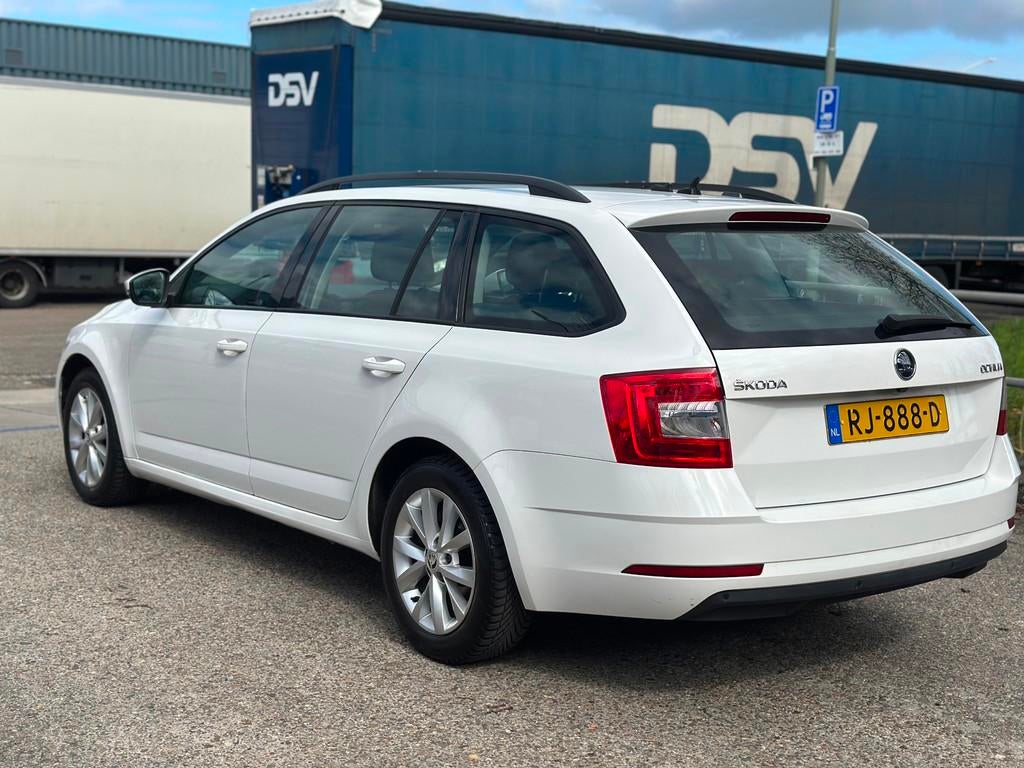 Skoda Octavia Combi 1.0 TSI Greentech Business DSG! NAVI! Ca, Auto's, Euro 6, 116 pk, Wit, Origineel Nederlands