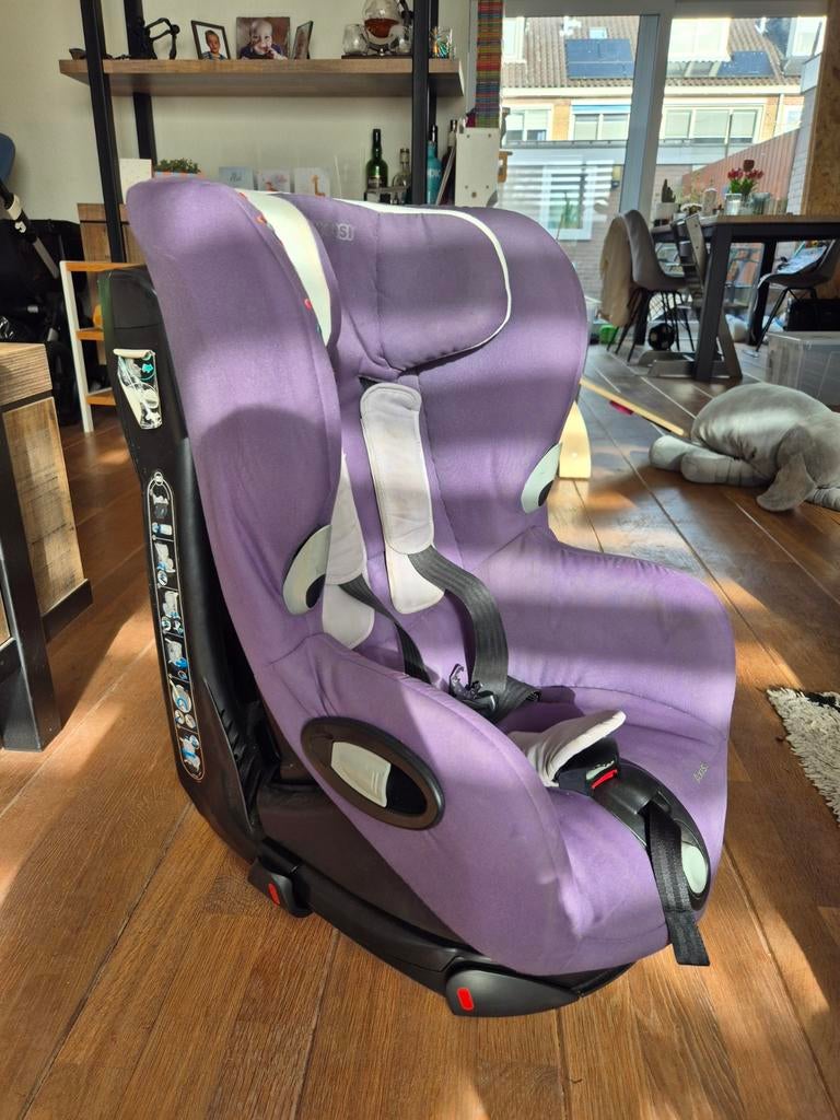 Maxi Cosi Axiss Autostoel - 2 Stuks - 1 zwart - 1 paars, Kinderen en Baby's, Autostoeltjes, Gebruikt, Maxi-Cosi, 9 t/m 18 kg, Autogordel
