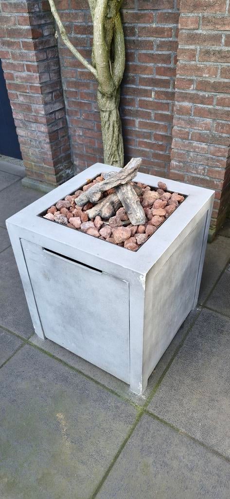 Livin’ Flame Betonlook Vuurtafel op Gas 
Incl. gasfles, Ophalen