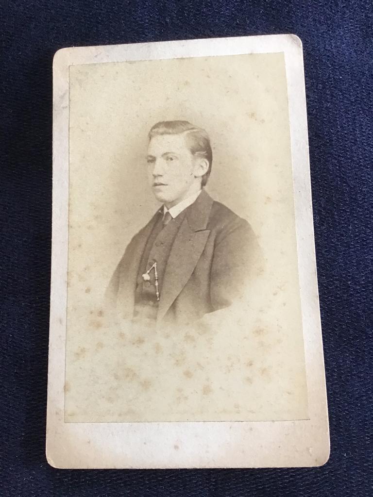 CDV, Jongeman, B. BRUINING, LEIDEN, zeer oud, dun karton, Ophalen of Verzenden, Voor 1940, Gebruikt, Foto