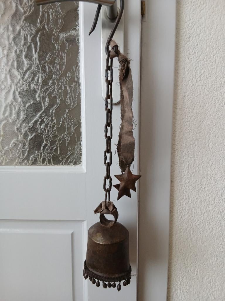 India metalen bronzen ? Bel met zaden of kraaltjes, Ophalen of Verzenden